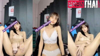 คลิปหลุด ไลฟ์สดน้องโรสนั่งแหวกหีช่วยตัวเลยอยู่บนเก้าอี้ แล้วเอาควยปลอมมายัดหีรัวๆจนแฉะแล้วเอามือคึงจนเสร็จ