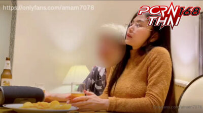 Onlyfans amam7078 น้องแอมมาในลุคสาวแว่นเซ็กจัด นั่งลงอมควยดูดให้จนแข็ง จับขึ้นโต๊ะแล้วเสียบหีกะแทกคาโต๊ะซอยเพลินๆกะแทกอย่างมันจนน้ำพุ่งเต็มกางเกงใน